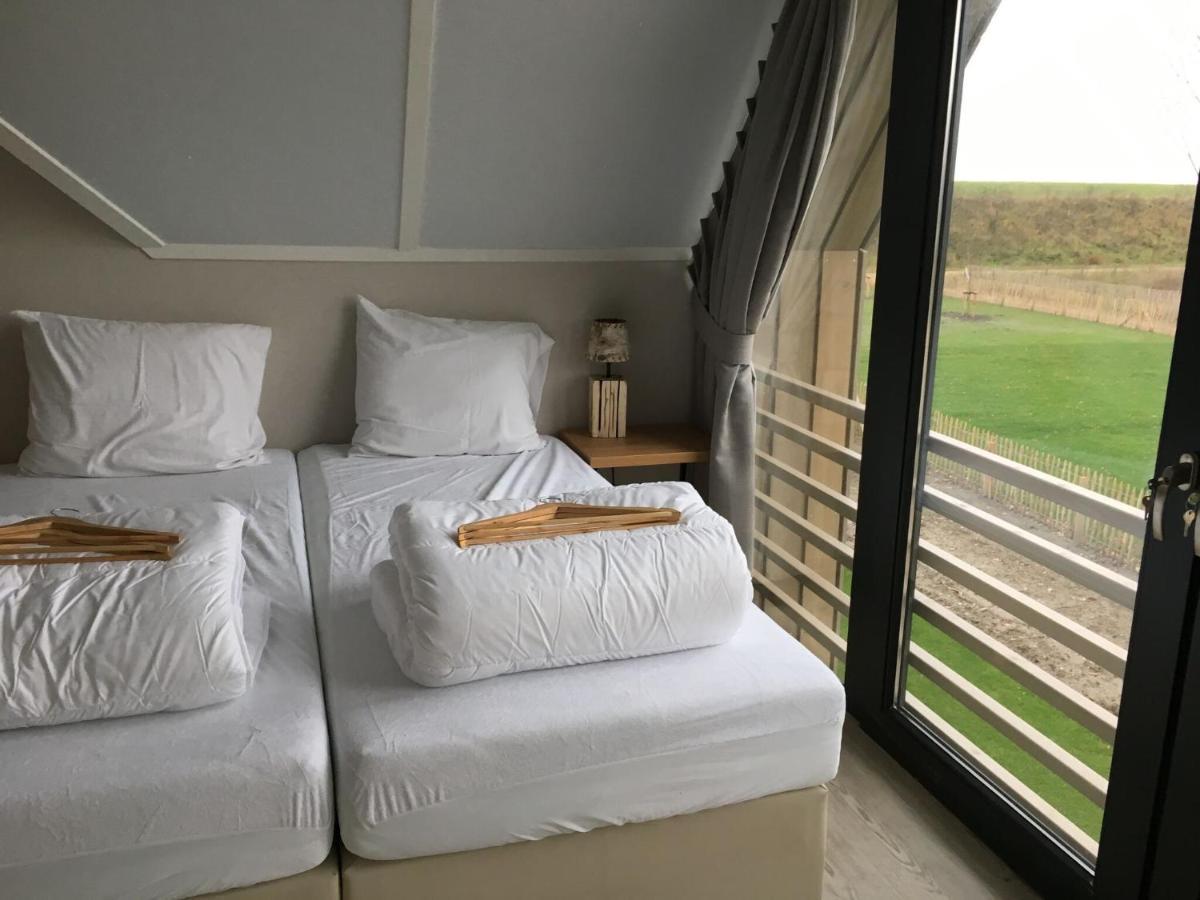 Modern Design Directly At The Water Vakantiehuis Tholen